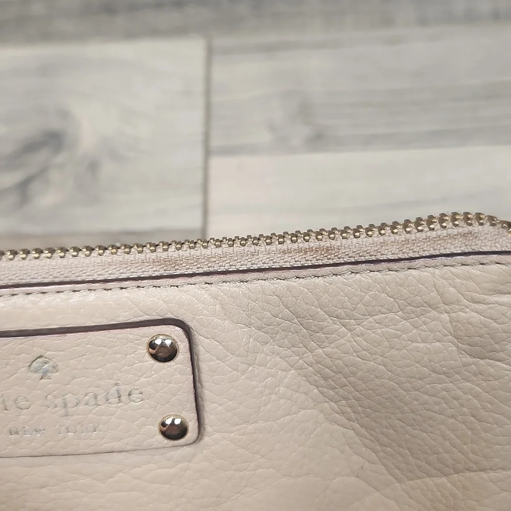 Kate Spade Leather Cream Wristlet with Navy Blue Interior‎